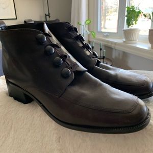 Women’s fashion 90’s era ankle boots button closures 11M dark brown with 2” heel